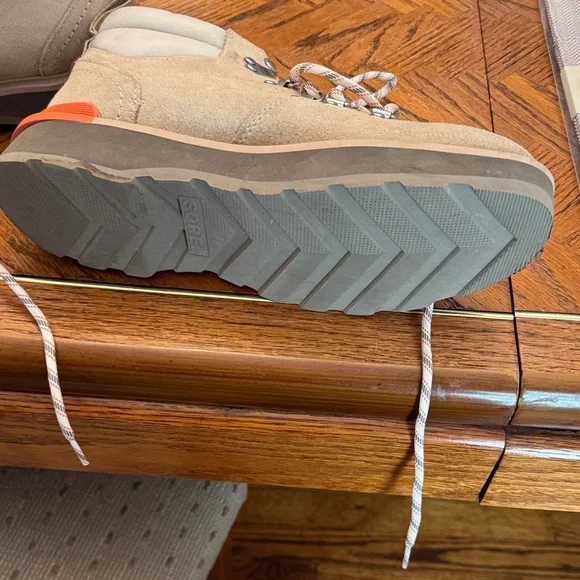 Sorel Beige and Orange Suede Boots - Picture 4 of 6